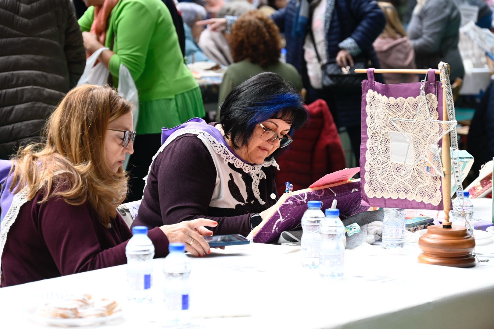 Cerca de 500 participantes se dan cita en Navatejera para el 9º Encuentro de bolillos y multilabores.  | SAÚL ARÉN (13)