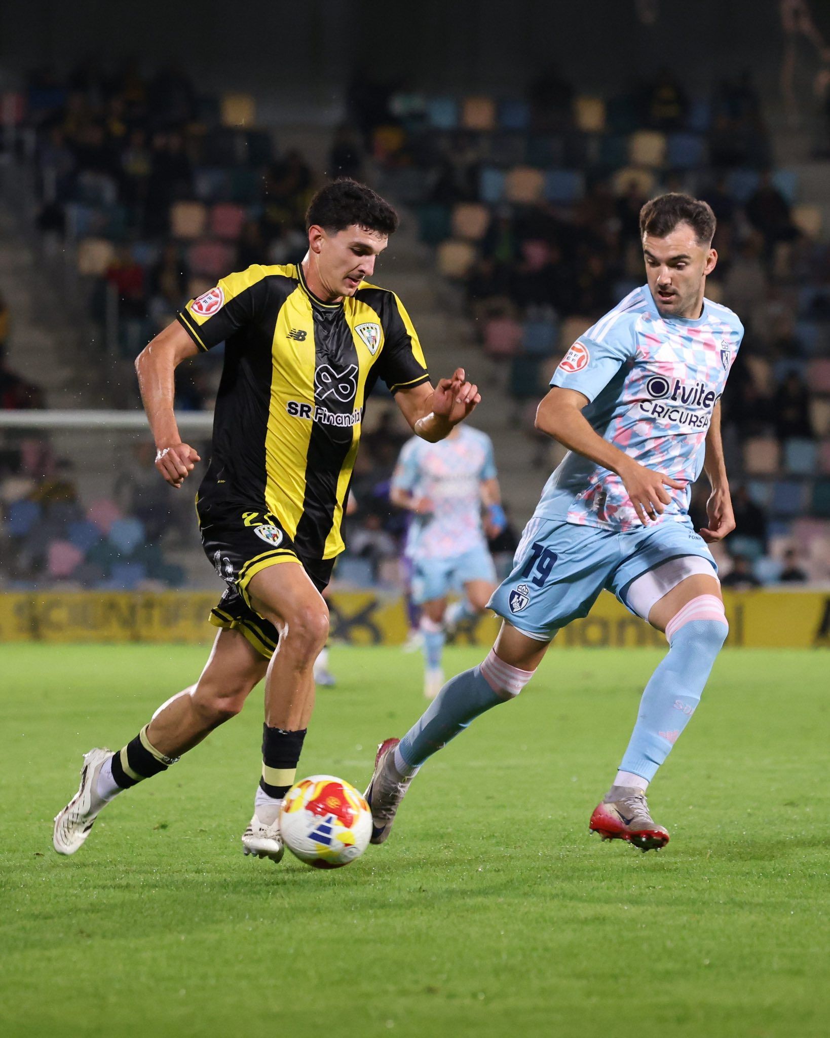 La Ponferradina volvió a ponerse el mono de trabajo para seguir sin perder y mirar cada vez más a la parte alta. REPORTAJE GRÁFICO BARAKALDO