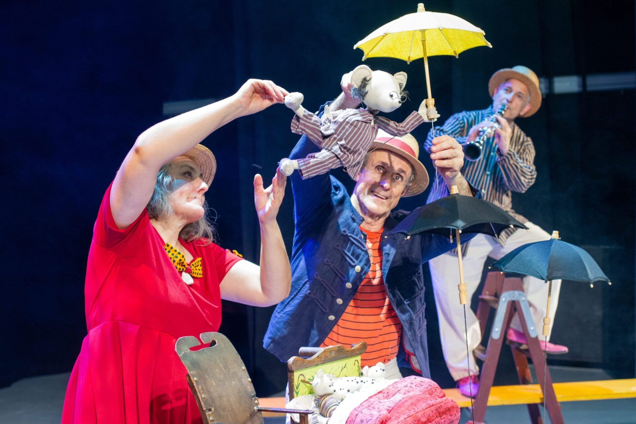 Una de las actuaciones de Elfo Teatro. Una de las actuaciones de Elfo Teatro.