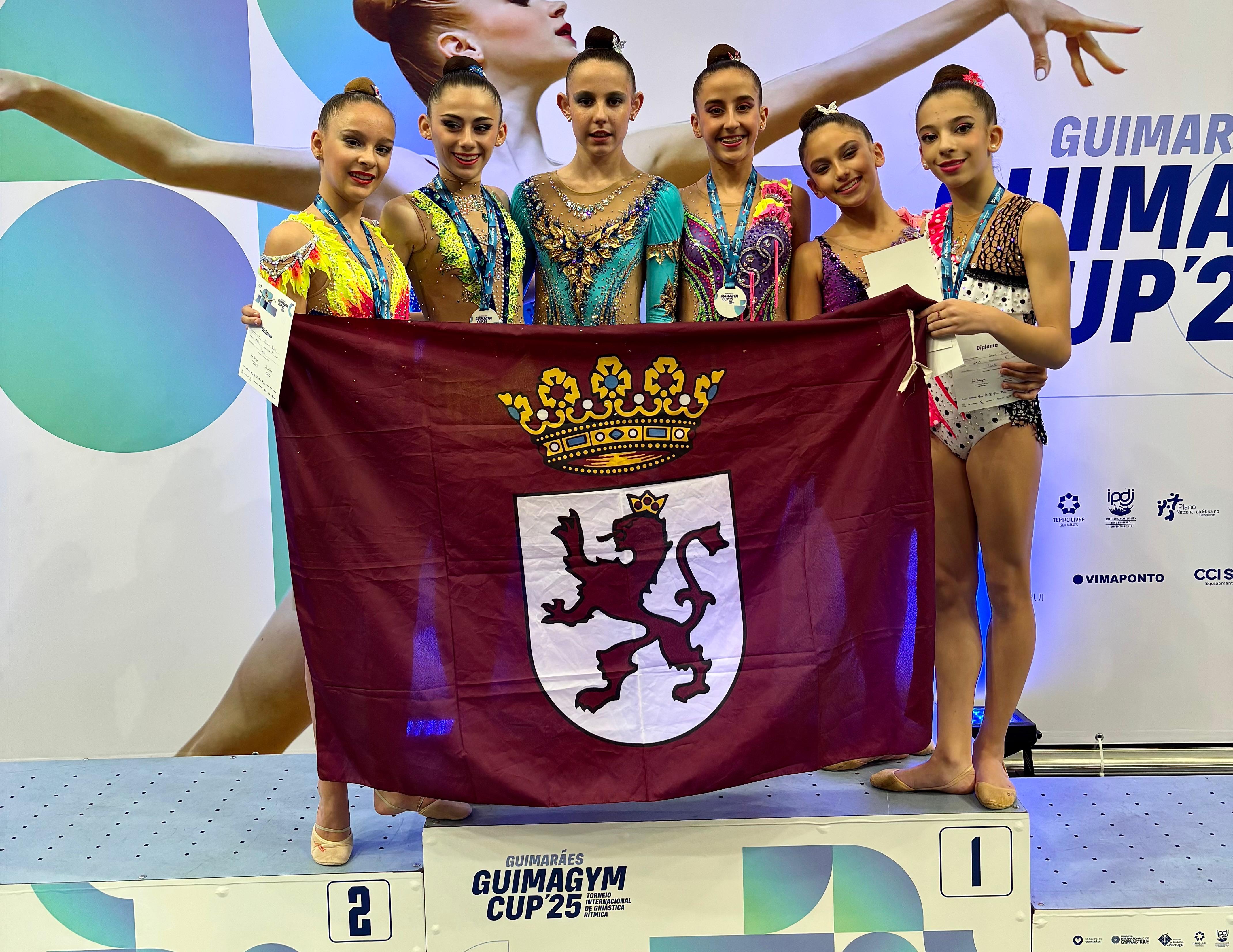 Imagen de las gimnastas del conjunto leonés en el pódium. | LNC
