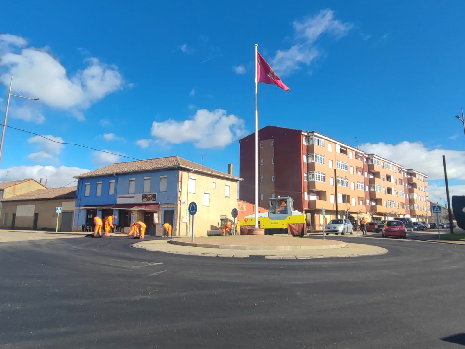 Rotonda frente al cuartel de la Guardia Civil que ha sido renovada. | A. R.