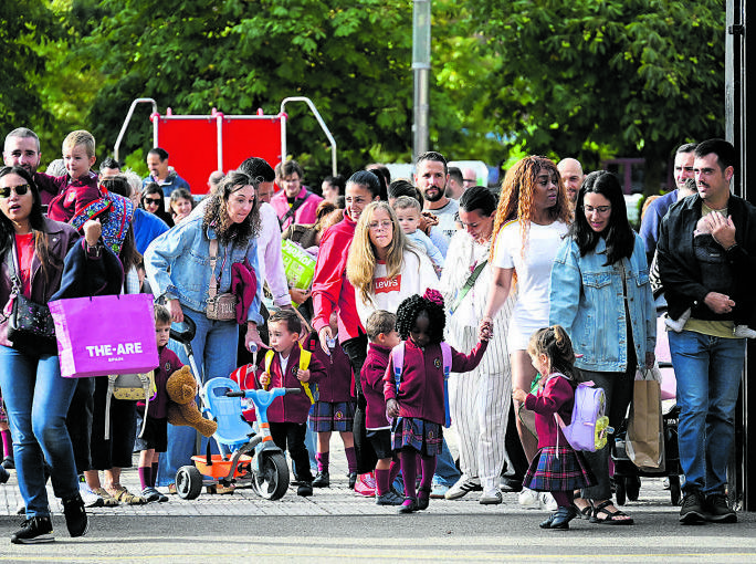 Los centros educativos de León cada vez son más multiculturales. | SAÚL ARÉN