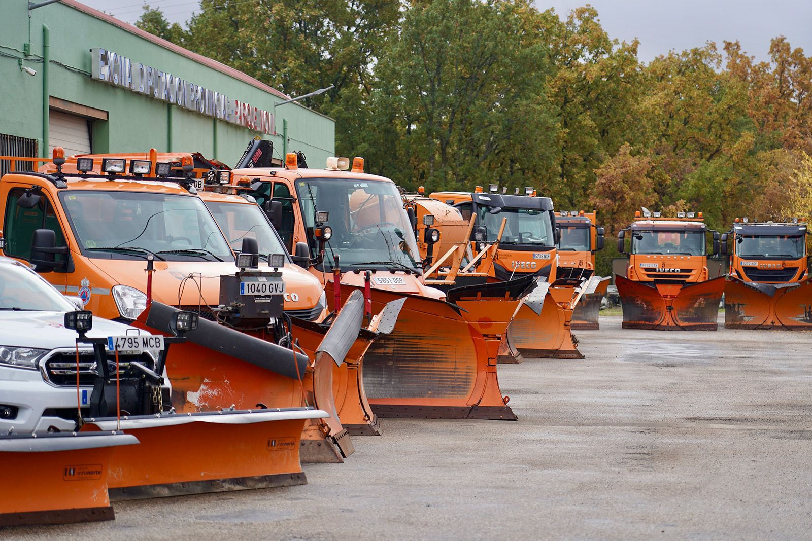 Vehículos de la Diputación de León para la campaña invernal. | CAMPILLO