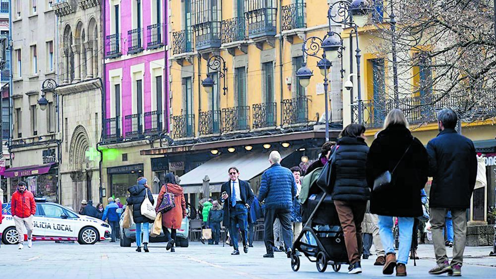 Los datos más recientes apuntan a que la provincia de León lleva un año sumando vecinos. | SAÚL ARÉN