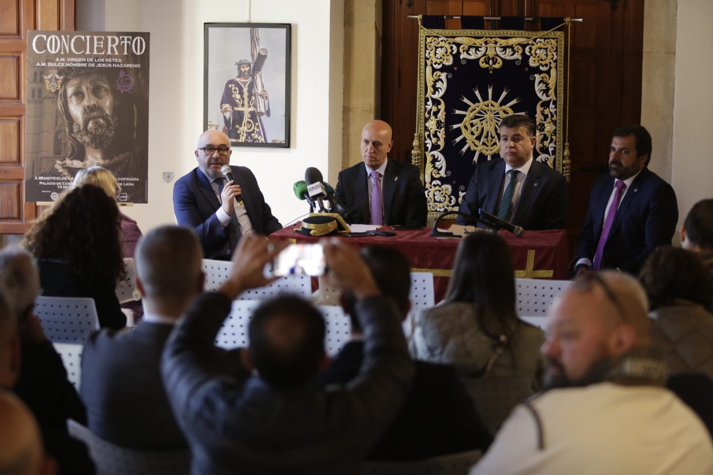 Presentación del concierto de Virgen de los Reyes junto al Nazareno en León el 14 de febrero. | FERNANDO OTERO