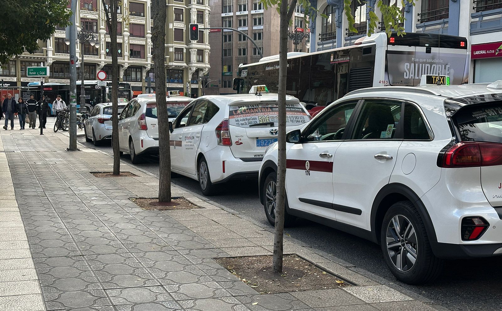 Taxis en la parada de Santo Domingo