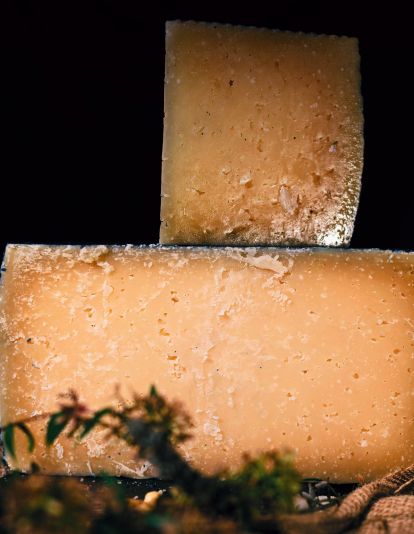 Elaboran sus quesos de forma artesanal, desde 1930. Elaboran sus quesos de forma artesanal, desde 1930.