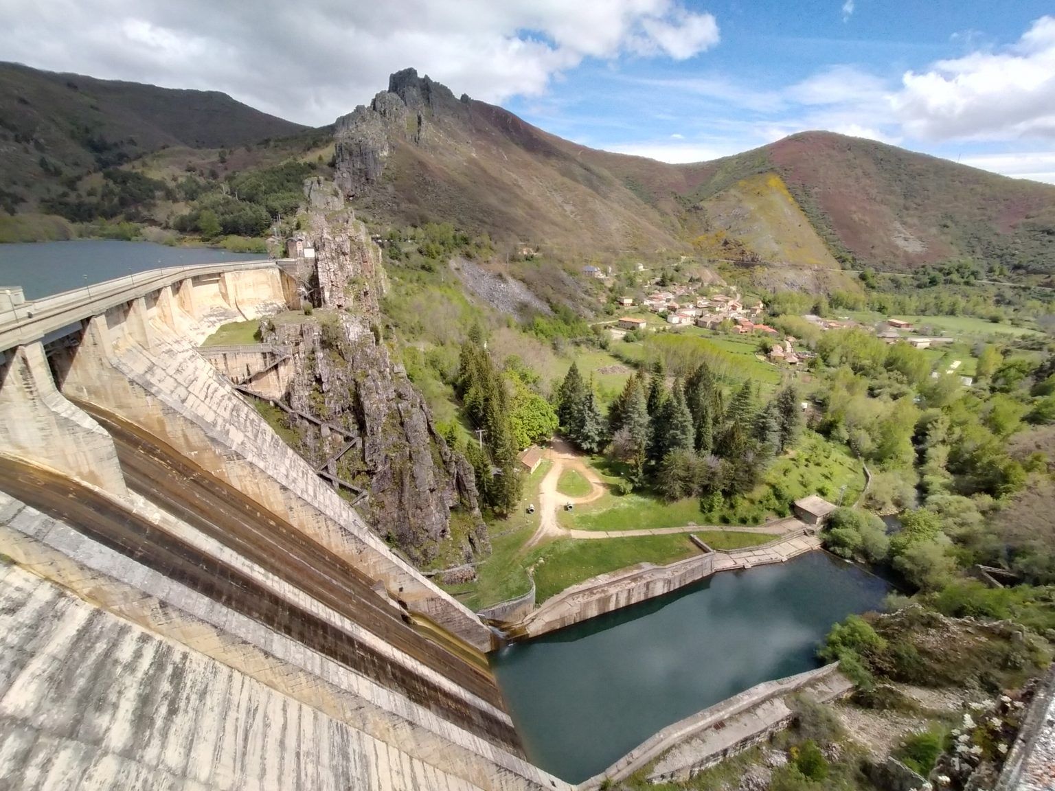 Embalse de Los Barrios de Luna en una fotografía de archivo. | SCBL
