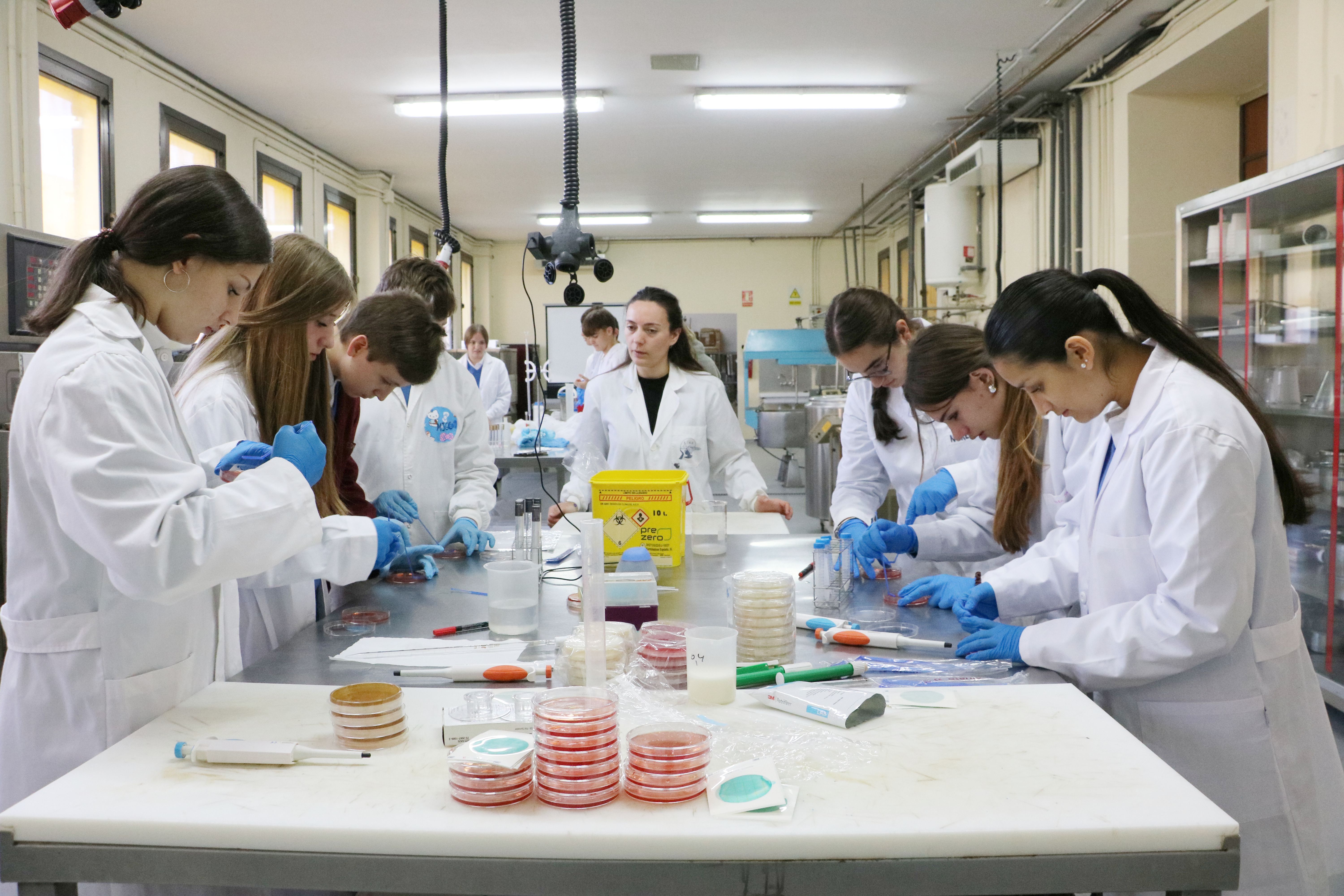 Uno de los talleres llevados a cabo en la semana de la ciencia. Uno de los talleres llevados a cabo en la semana de la ciencia.