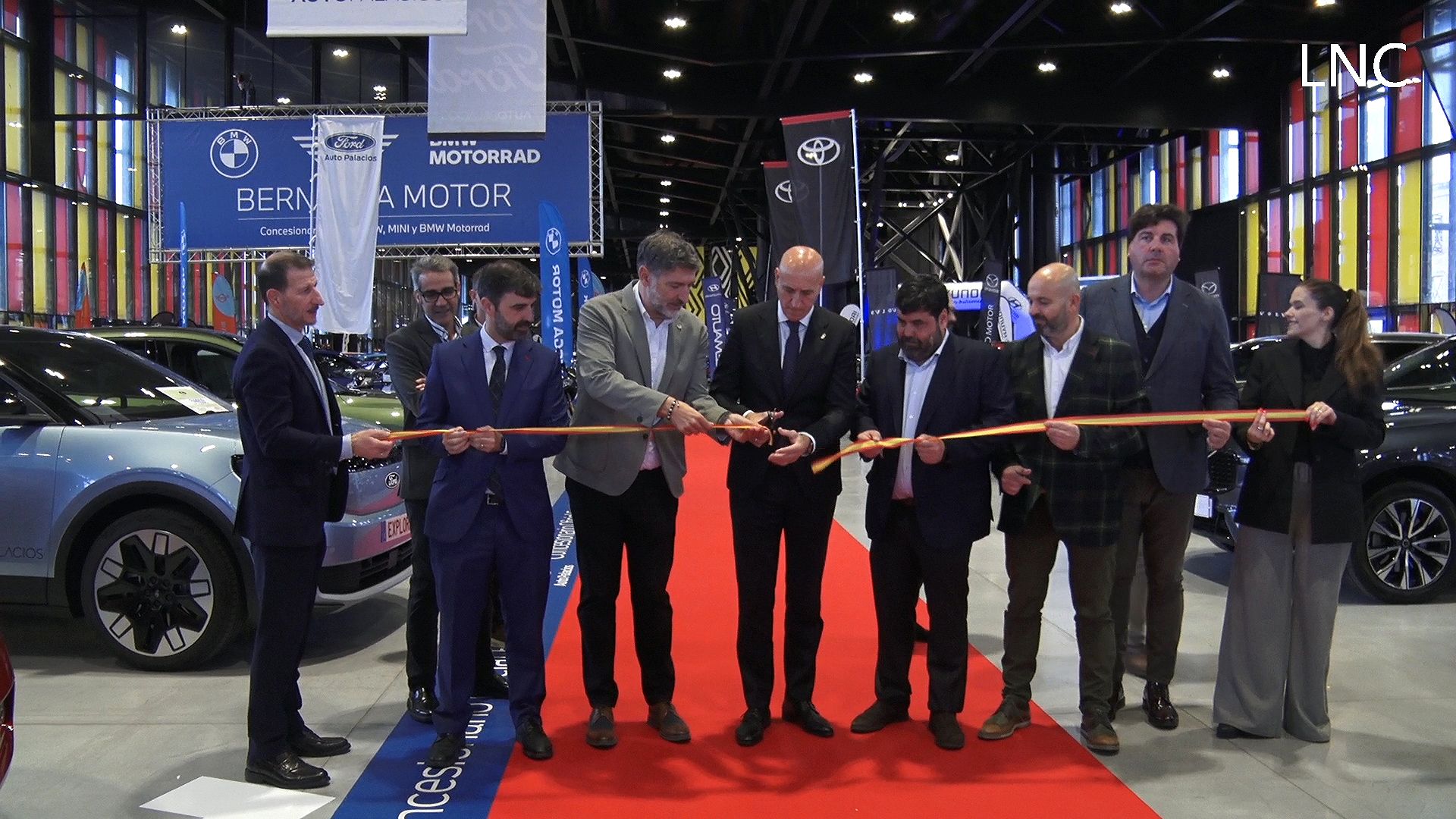 El alcalde de la ciudad, José Antonio Diez, inaugura la IX Feria del Vehículo de Ocasión. | L.PASTORIZA 
