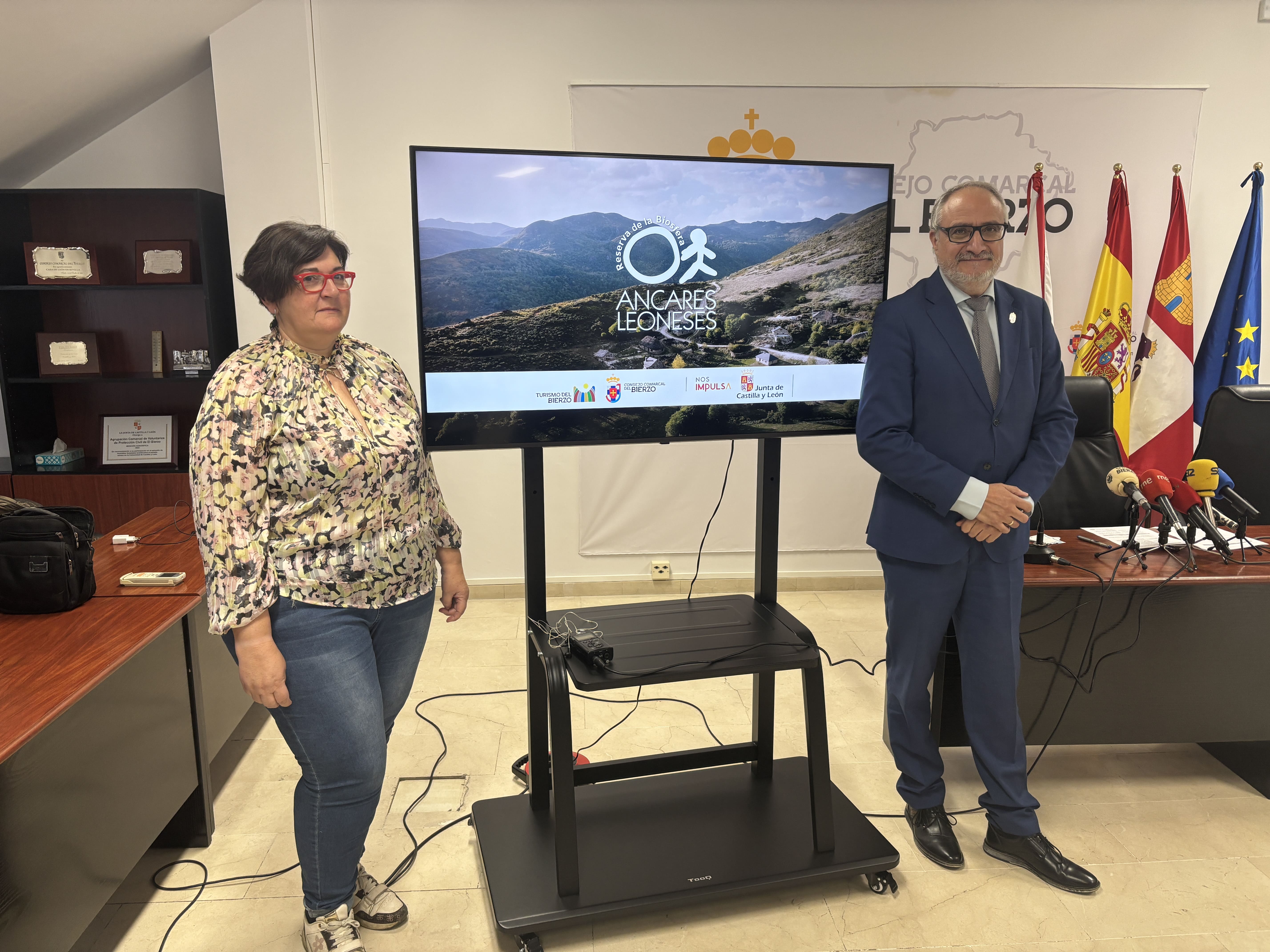 Cristina Pérez (izquierda) y Olegario Ramón (derecha) en la presentación de la campaña. | JAVIER FERNÁNDEZ