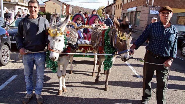 En la imagen, carros engalanados en la edición de la feria del pasado año. | PEIO GARCÍA (ICAL)