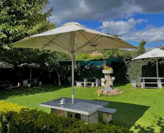 El Lago tiene una de las terrazas más destacadas de la comarca.