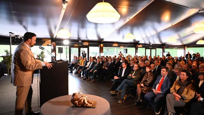 El consejero delegado de LNC, Álvaro Lesmes en su discurso durante la entrega. | SAÚL ARES El consejero delegado de LNC, Álvaro Lesmes en su discurso durante la entrega. | SAÚL ARES