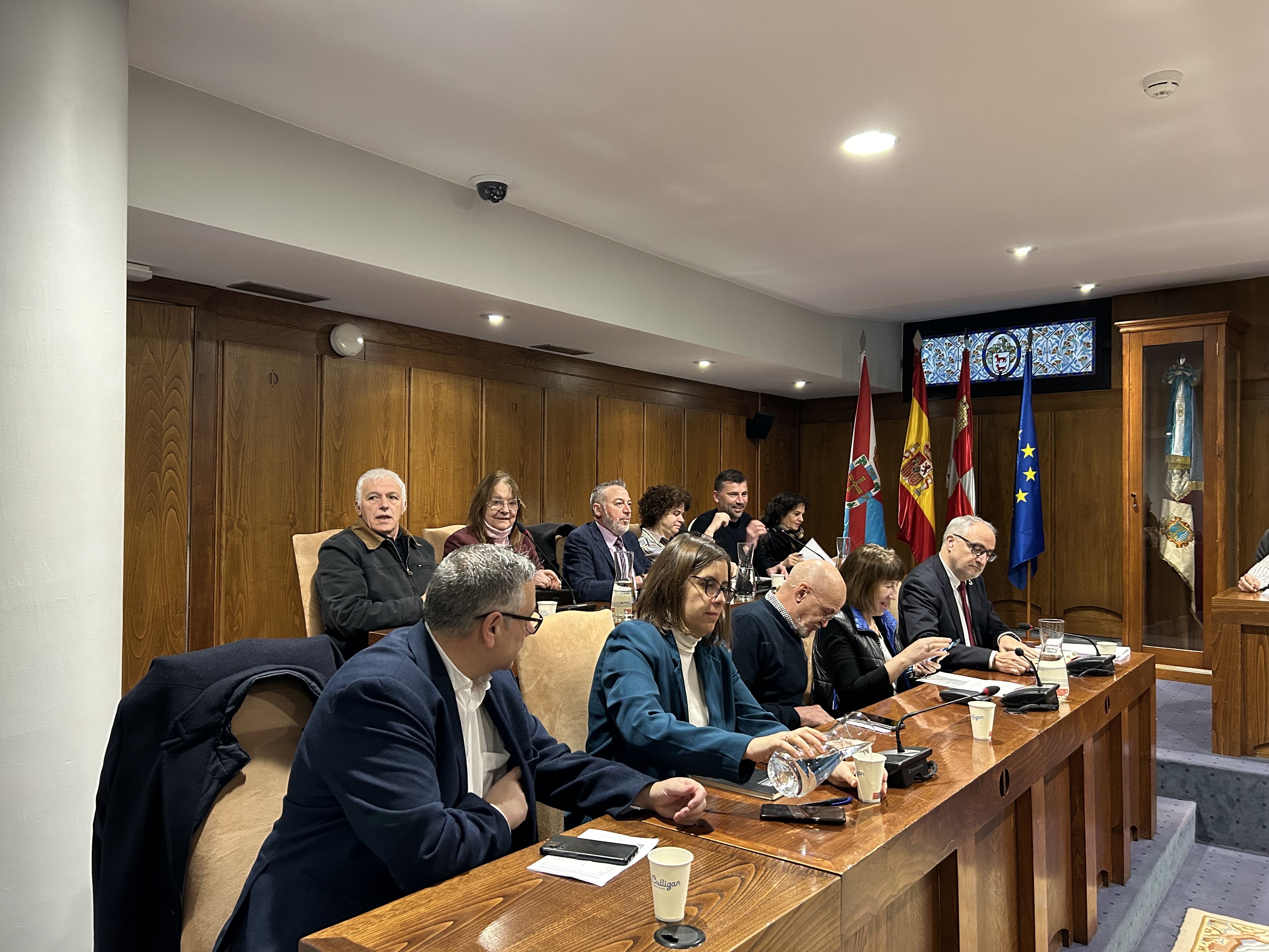 El Grupo socialista reunido por la emergencia.