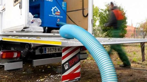 Máquina almacenadora del material aislante y la manguera para soplarlo | L.N.C.