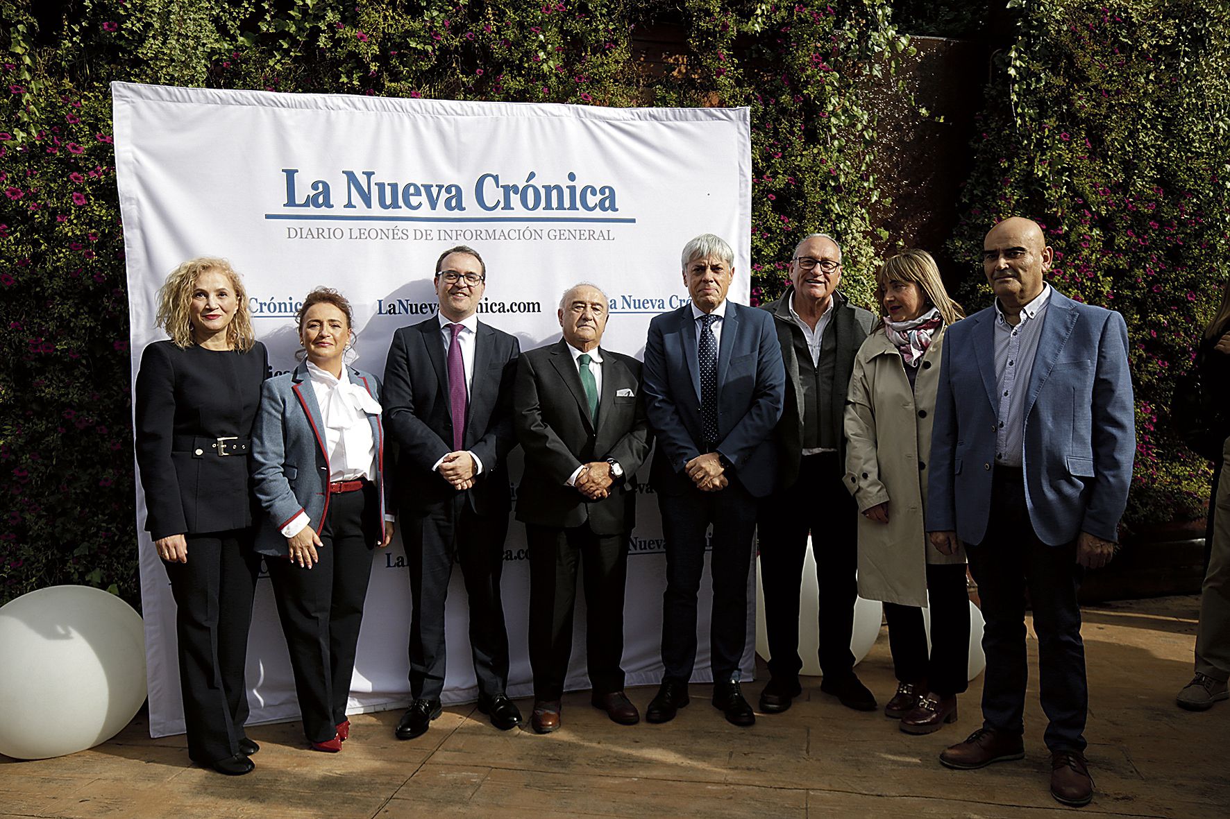 Nuria Lesmes y Manuel Lesmes con diferentes cargos del PP como Silvia Franco, Ricardo Gavilanes, Eduardo Diego, Alfonso Arias y Rosana Velasco.