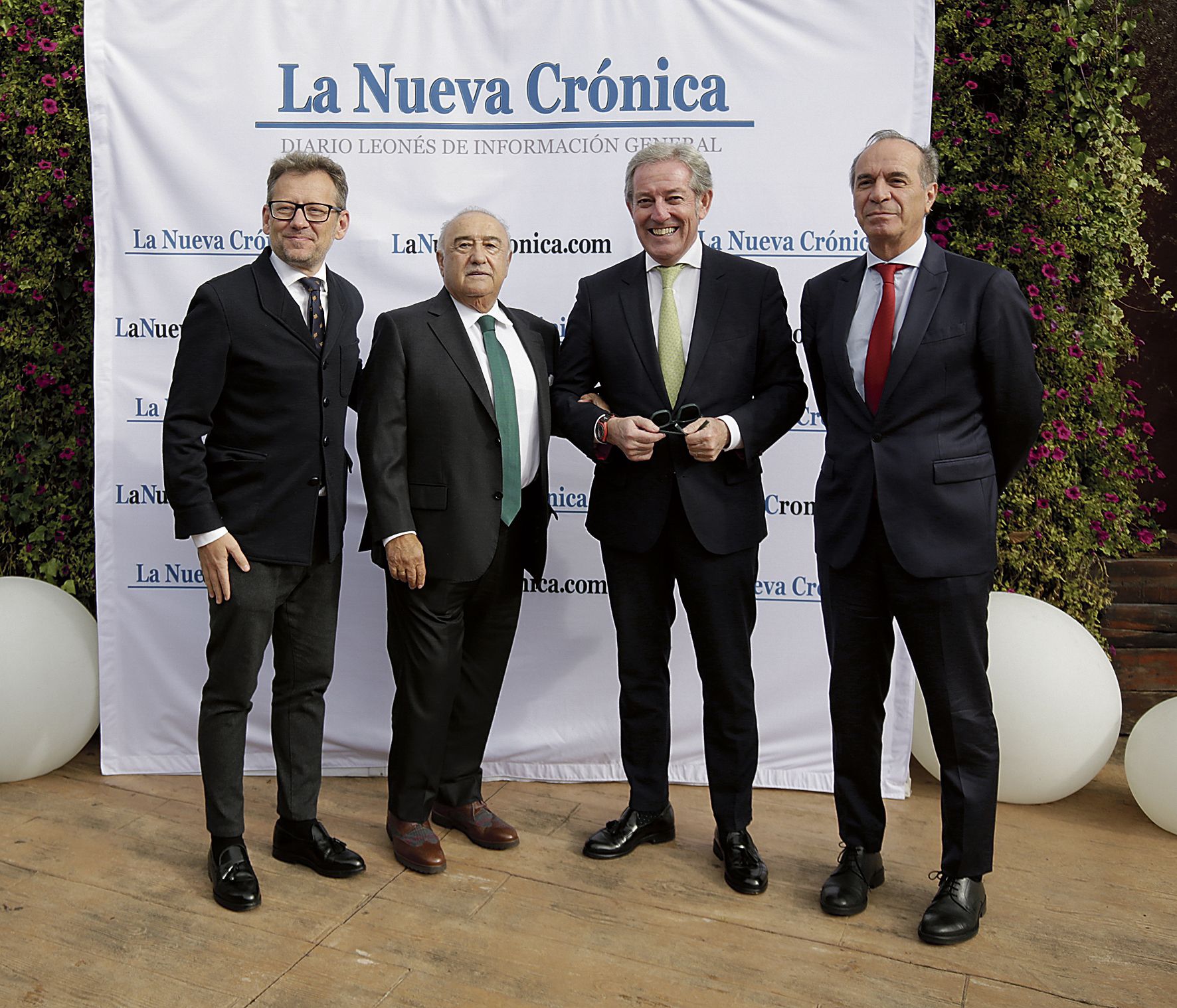 Enrique Suárez y Juan María Vallejo, de la Fele, junto a Javier Vega, de la Cámara de Comercio, y Manuel Lesmes.