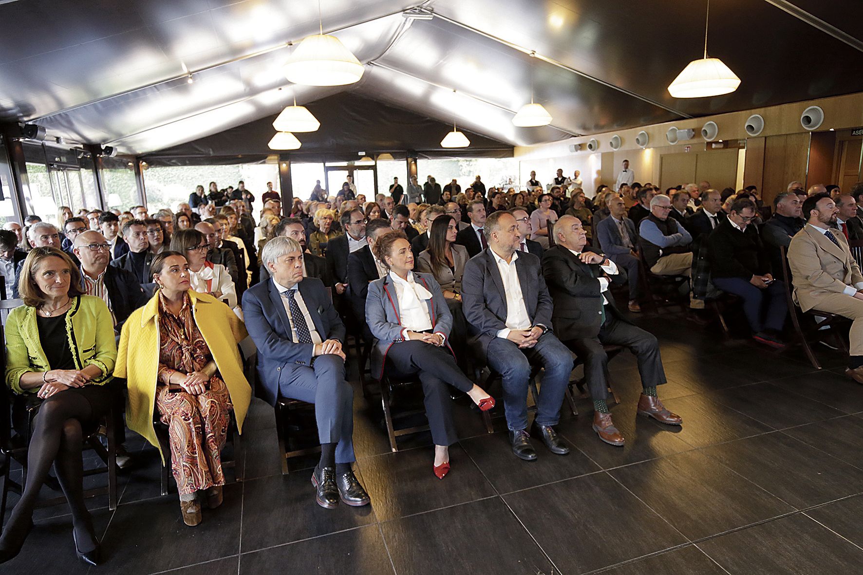 Lleno en las instalaciones de Cat&Rest, en Ponferrada, donde este viernes se celebró la entrega de la IX Negrilla de Oro.