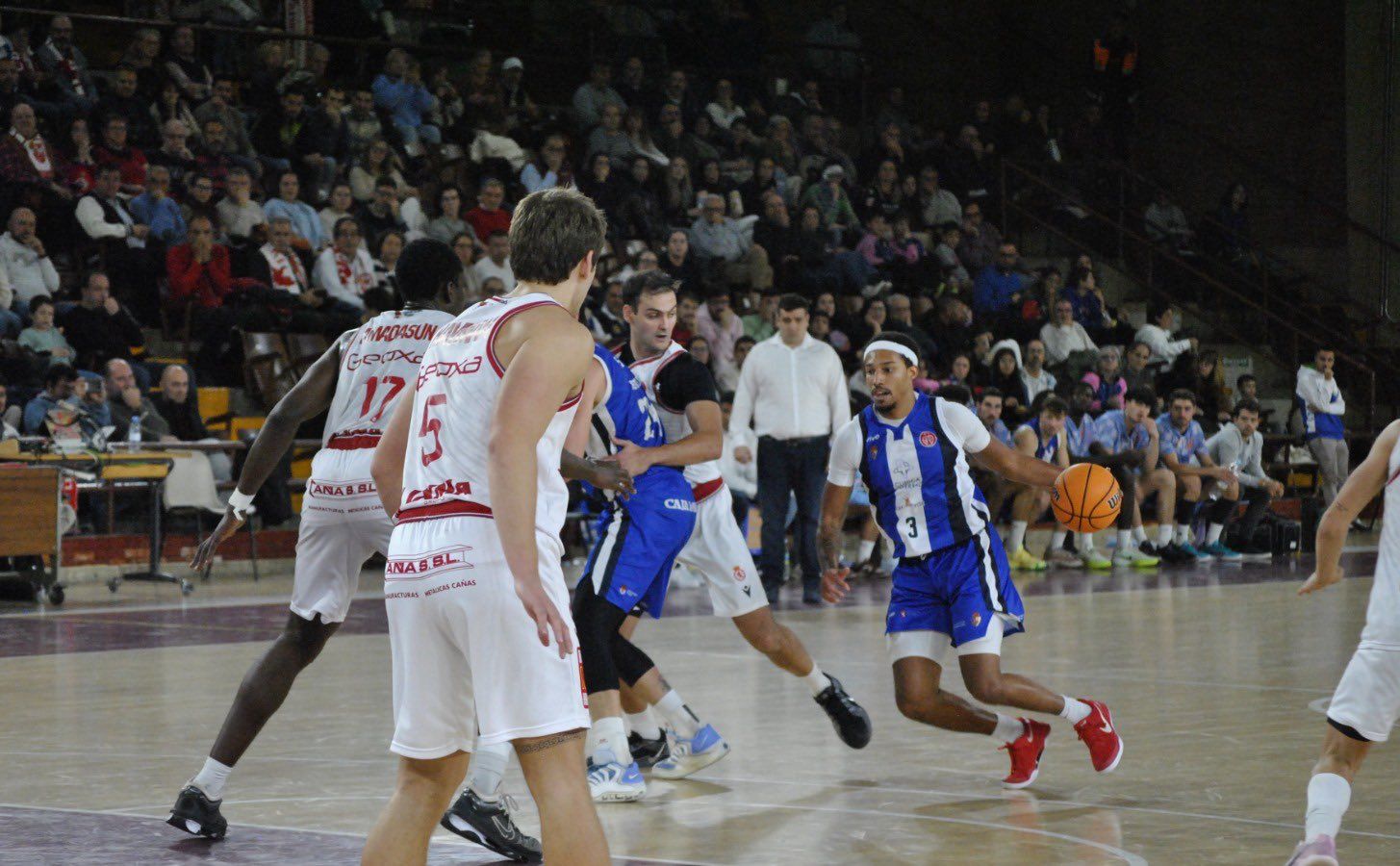 El Clínica Ponferrada recibe a un Valladolid que todavía no ha perdido. CPSDP