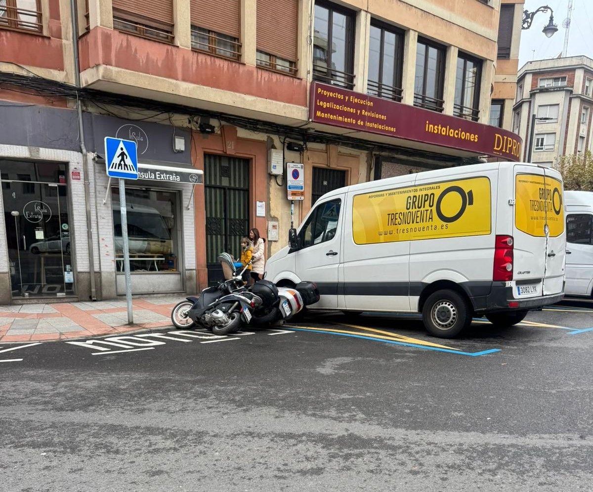 Motos derribadas en el centro de León. | L.N.C.