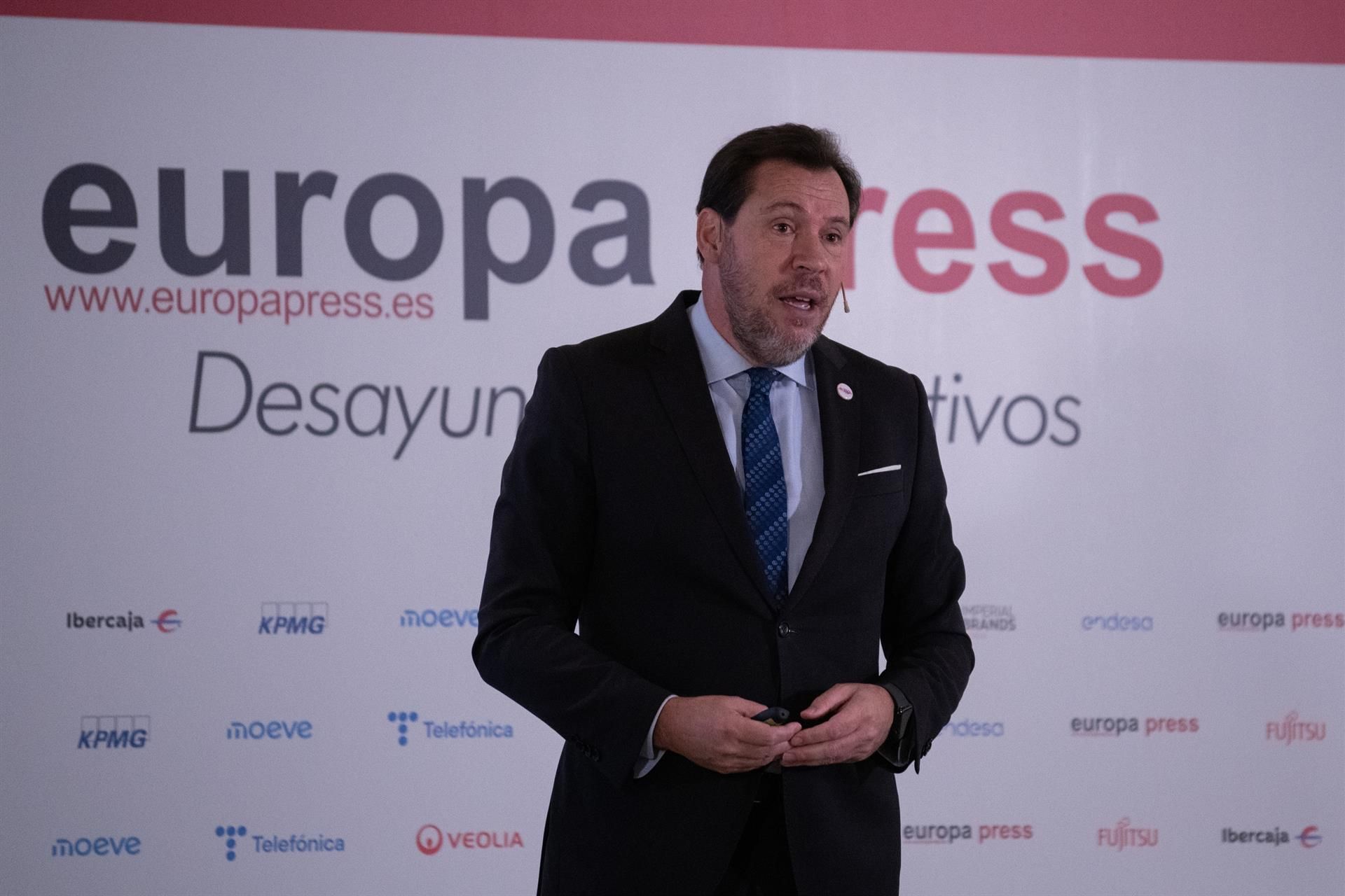El ministro de Transportes y Movilidad Sostenible, Óscar Puente, durante un desayuno informativo de Europa Press, en el Hyatt Regency Hesperia Madrid.| Fernando Sánchez - Europa Press