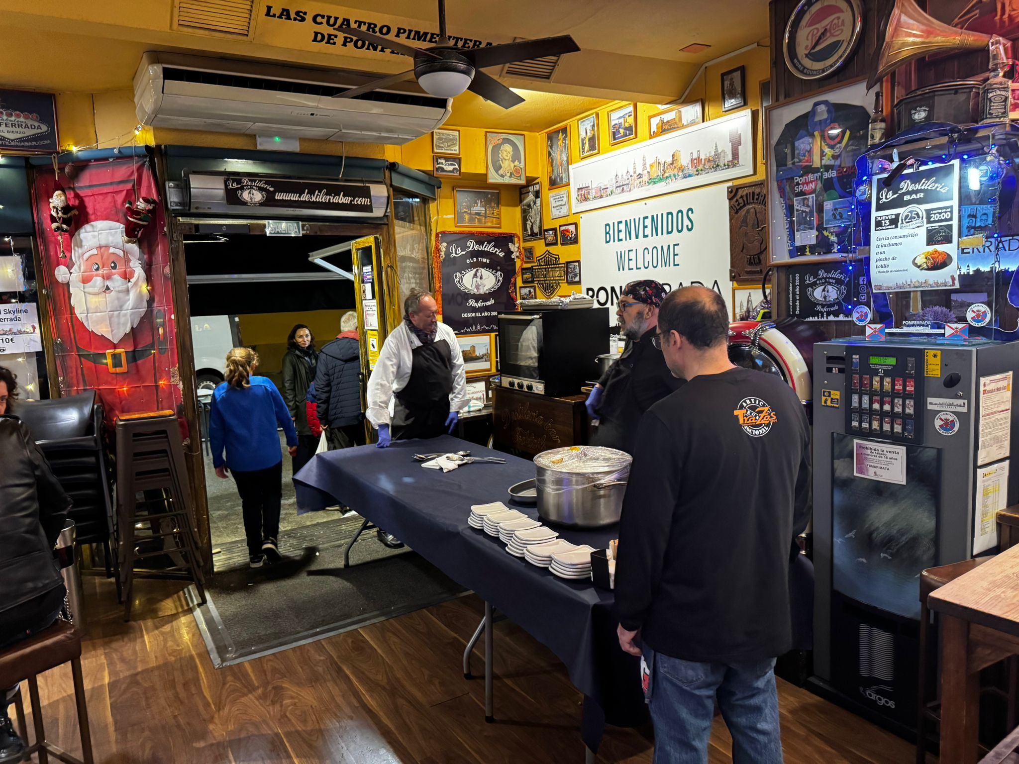 Fiesta dedicada al botillo del pasado jueves con La Casa del Botillo. Fiesta dedicada al botillo del pasado jueves con La Casa del Botillo.
