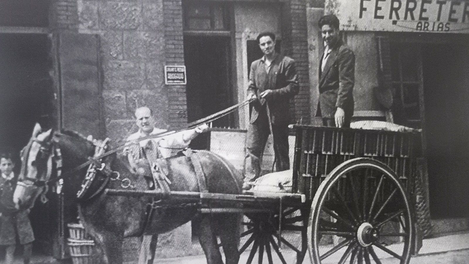 Alboral sigue su camino con miradas habituales, como las fotos antiguas, y homenajes como el de Raices Roblanas.