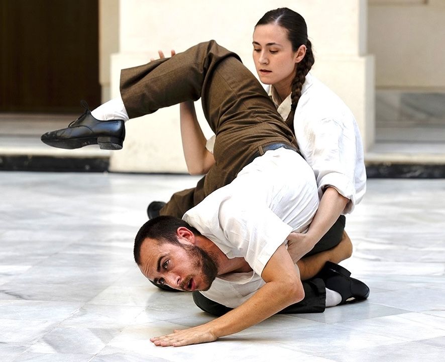 Una escena de ‘Bailan las perolas’ de Laura López y Pablo Pérez. | L.N.C.