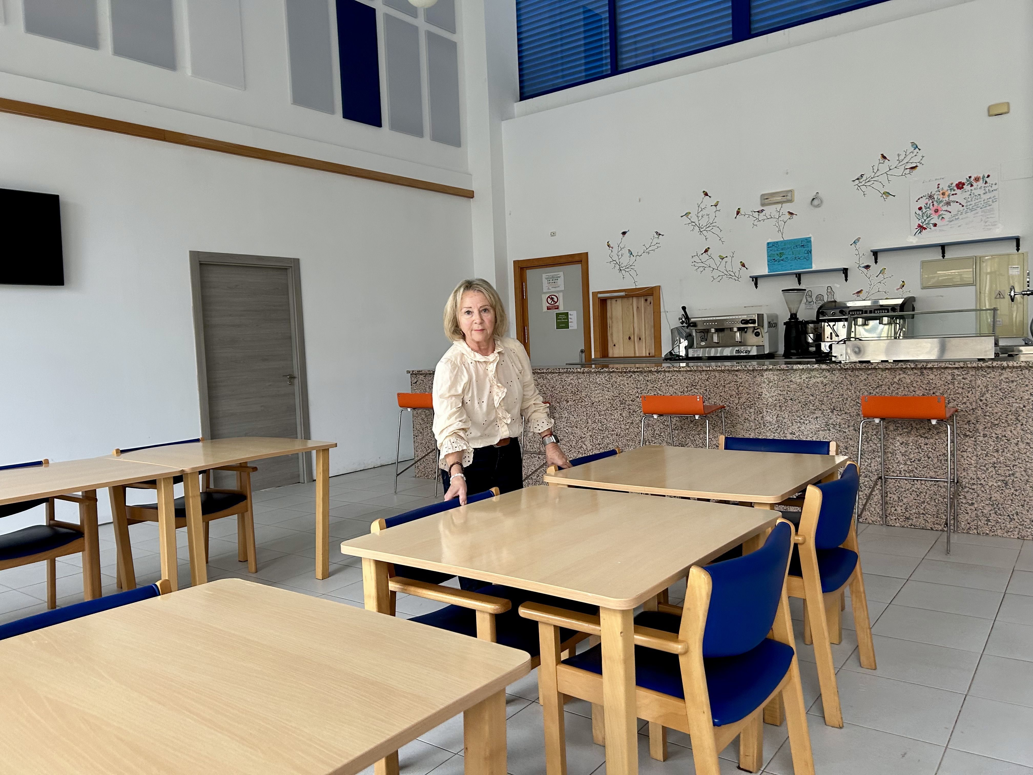 La concejala Mari Crespo en el Centro de Día de Flores del Sil.