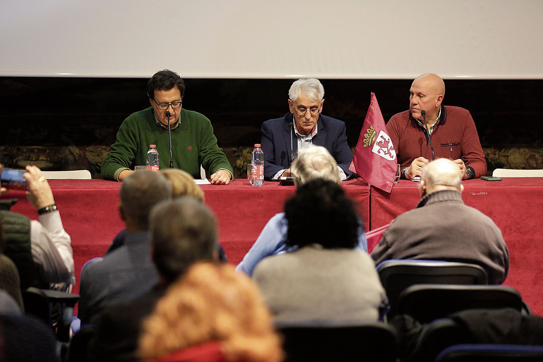 Presentación de la Plataforma SOS León por su Autonomía, este lunes en el Palacio del Conde Luna. | FERNANDO OTERO