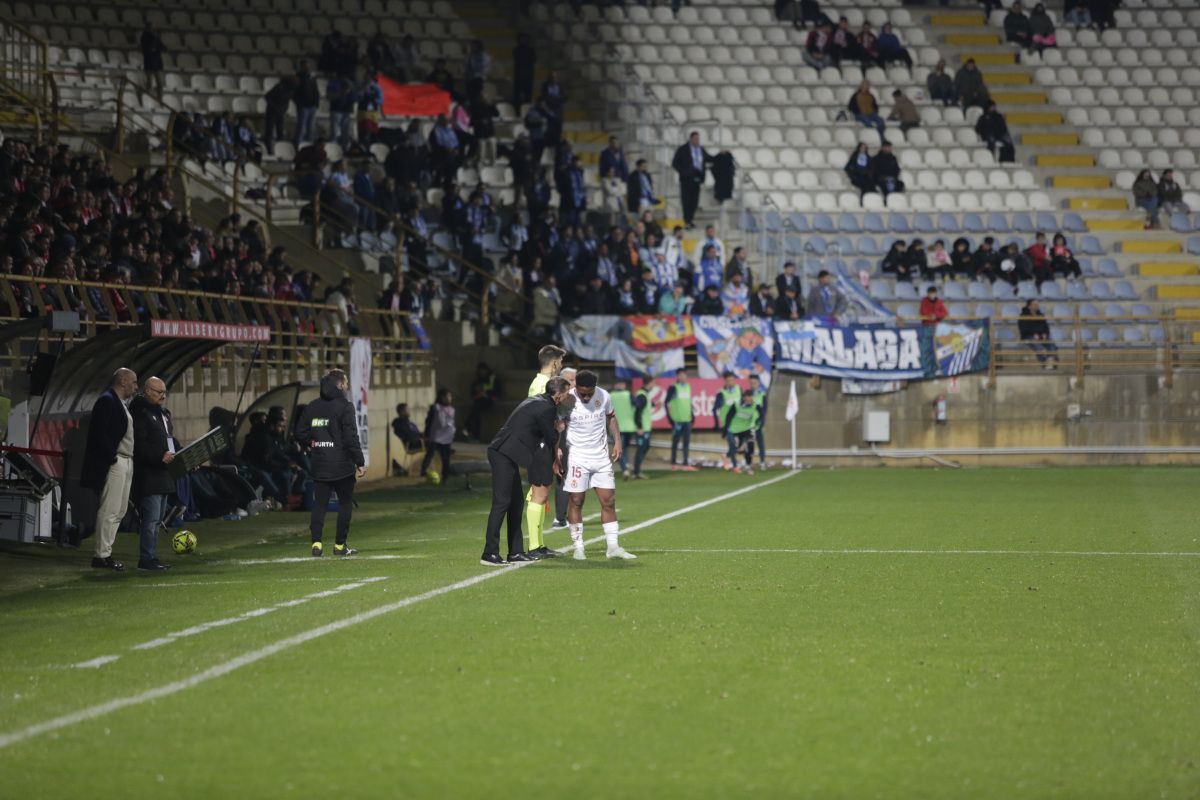 Ziganda da instrucciones a Lucas Ribeiro. | FERNANDO OTERO