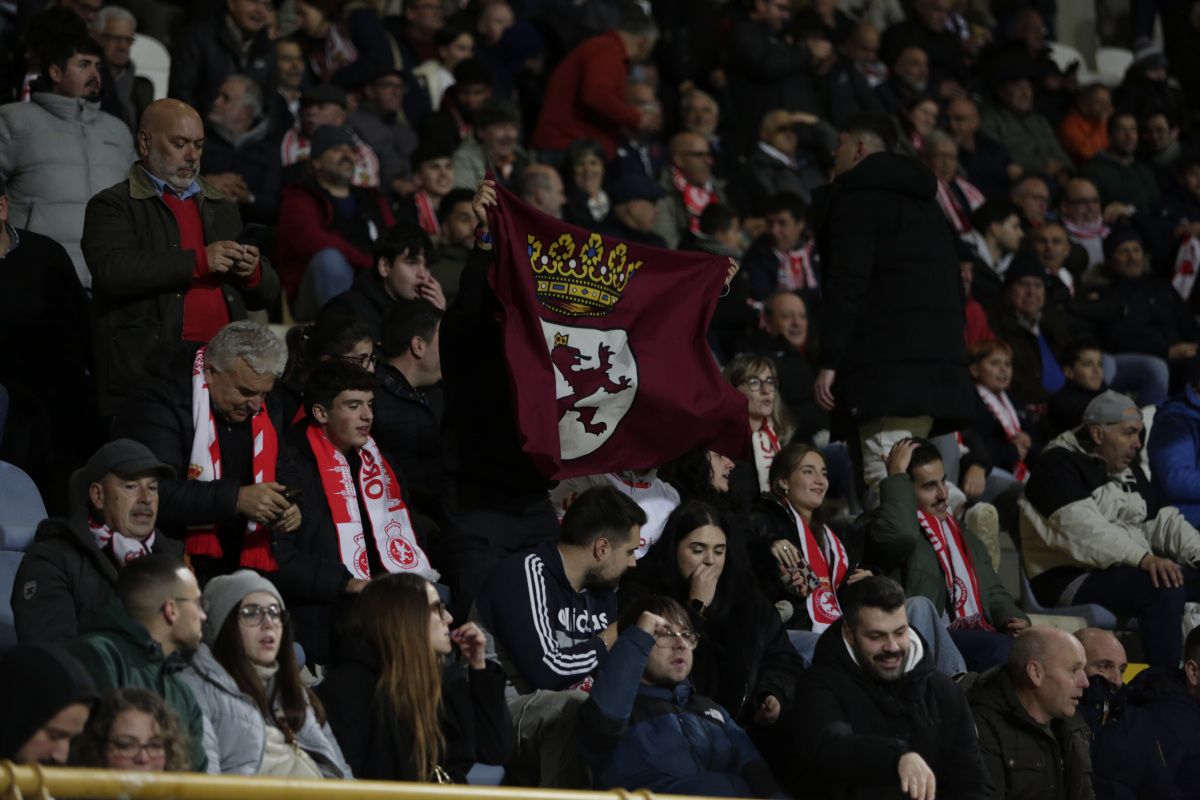 Imagen de la afición de la Cultural frente al Málaga. | SAÚL ARÉN