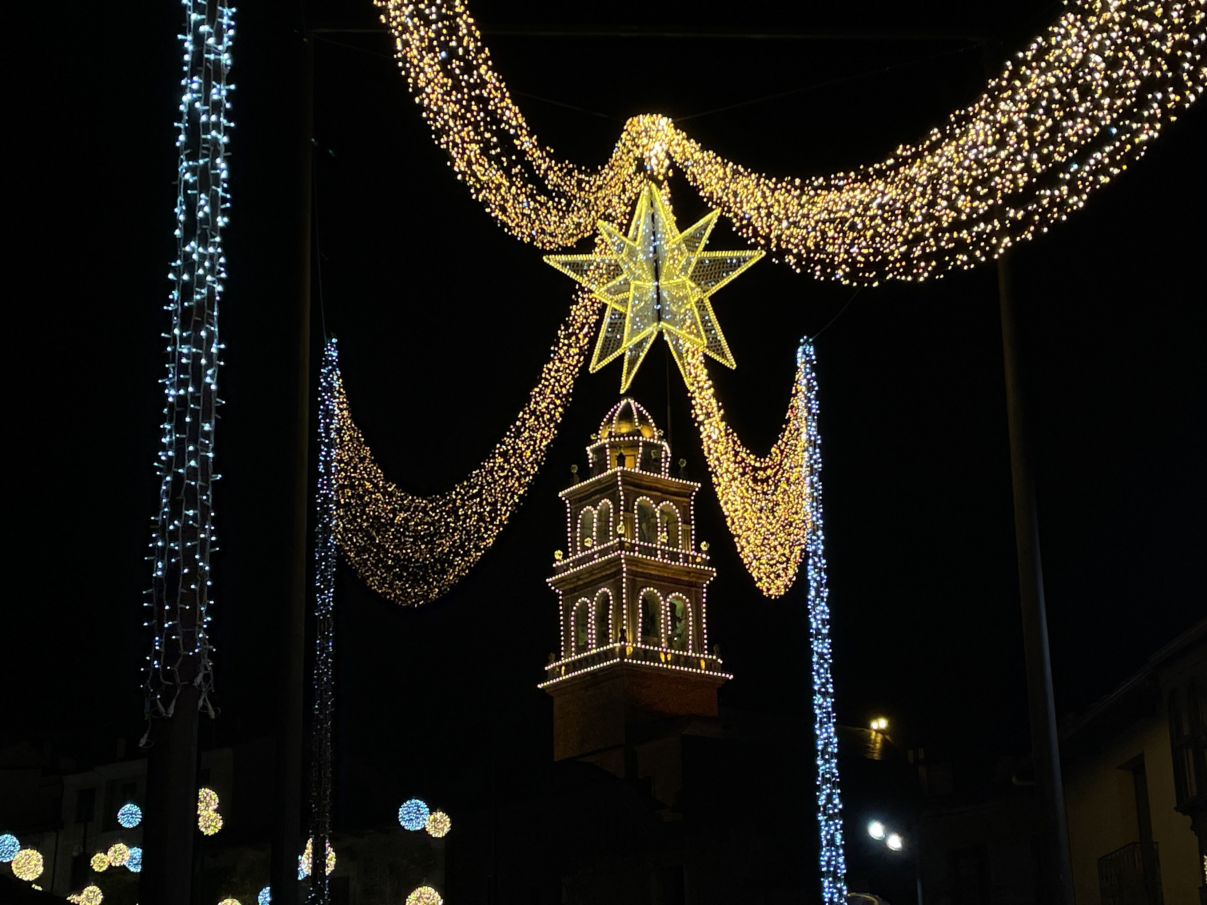 Las luces en la Basílica de la Encina fueron la sorpresa del año pasado. | JAVIER FERNÁNDEZ