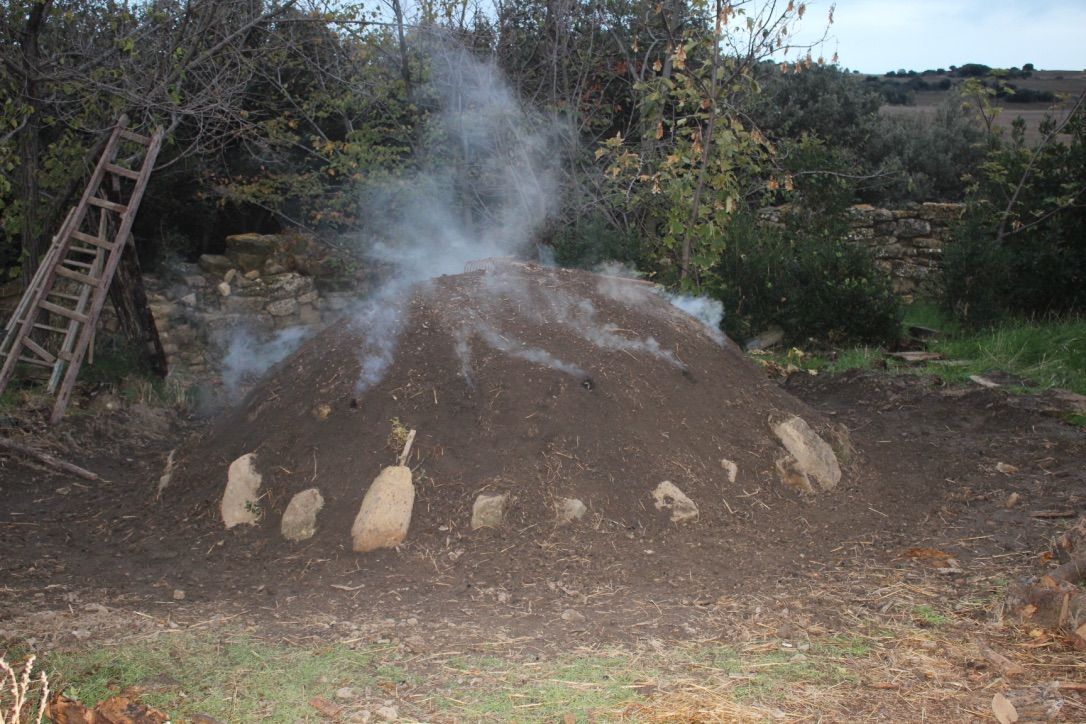 Imagen de una carbonera tradicional. Imagen de una carbonera tradicional.