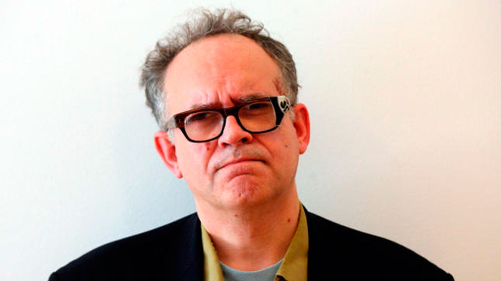 Una imagen de Julián Hernández, eterno líder de la banda Siniestro Total y autor de la novela ‘Han de caer del todo’ que llega este jueves a San Feliz. | CEDIDA