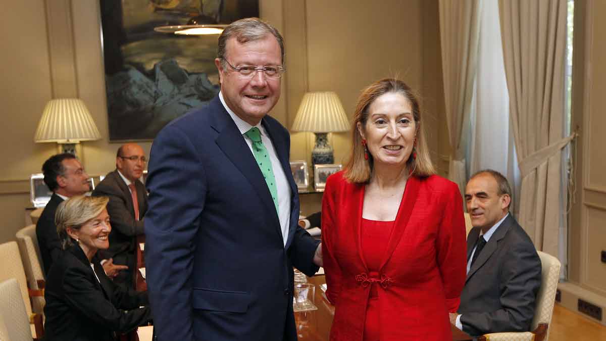 Ana Pastor con el alcalde de León, Antonio Silván, en una de sus visitas a León.