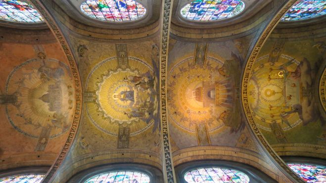 Pilares de «arcos parabólicos» para el diseño de la Iglesia del Sagrado Corazón de Jesús (Gijón)