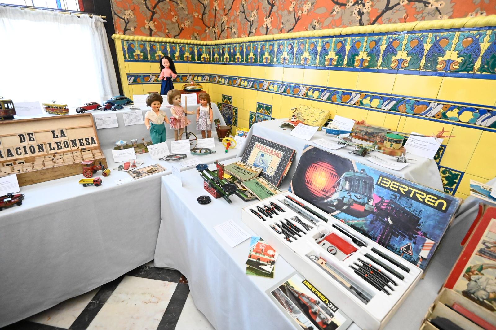 La muestra permenacerá en el Museo de la Emigración Leonesa hasta el 15 de enero. SAÚL ARÉN