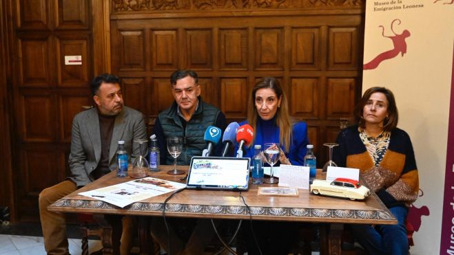 Manuel Herrero, José Antonio Quiroga de Paz, Nuria Alonso Mateos y Covadonga Monte Bros en la inauguración. SAÚL ARÉN