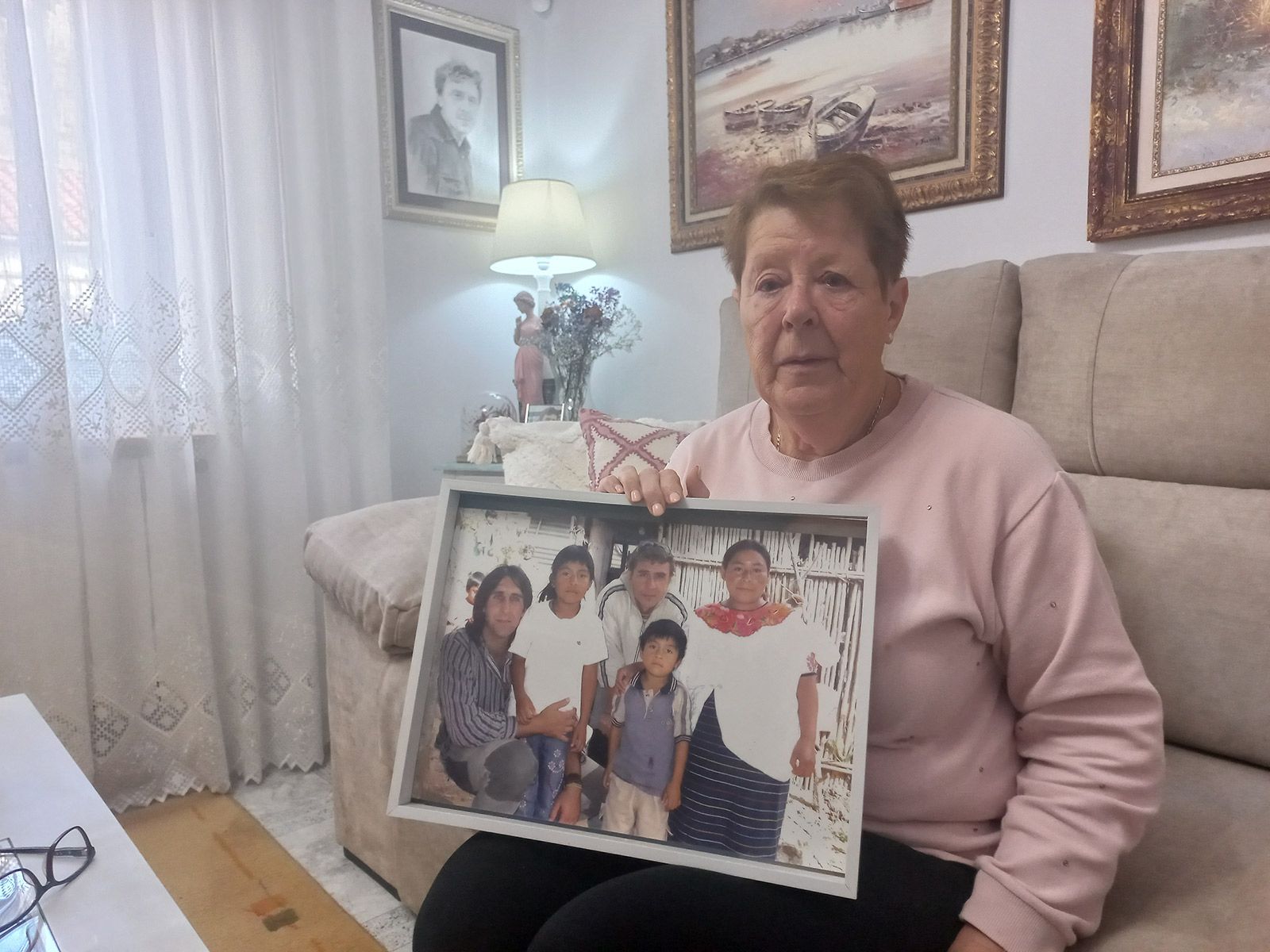 Toñi, la madre de Manolín Moure, con una foto de su hijo fallecido en el Pozo Emilio, una tragedia ahora sin culpables Toñi, la madre de Manolín Moure, con una foto de su hijo fallecido en el Pozo Emilio, una tragedia ahora sin culpables