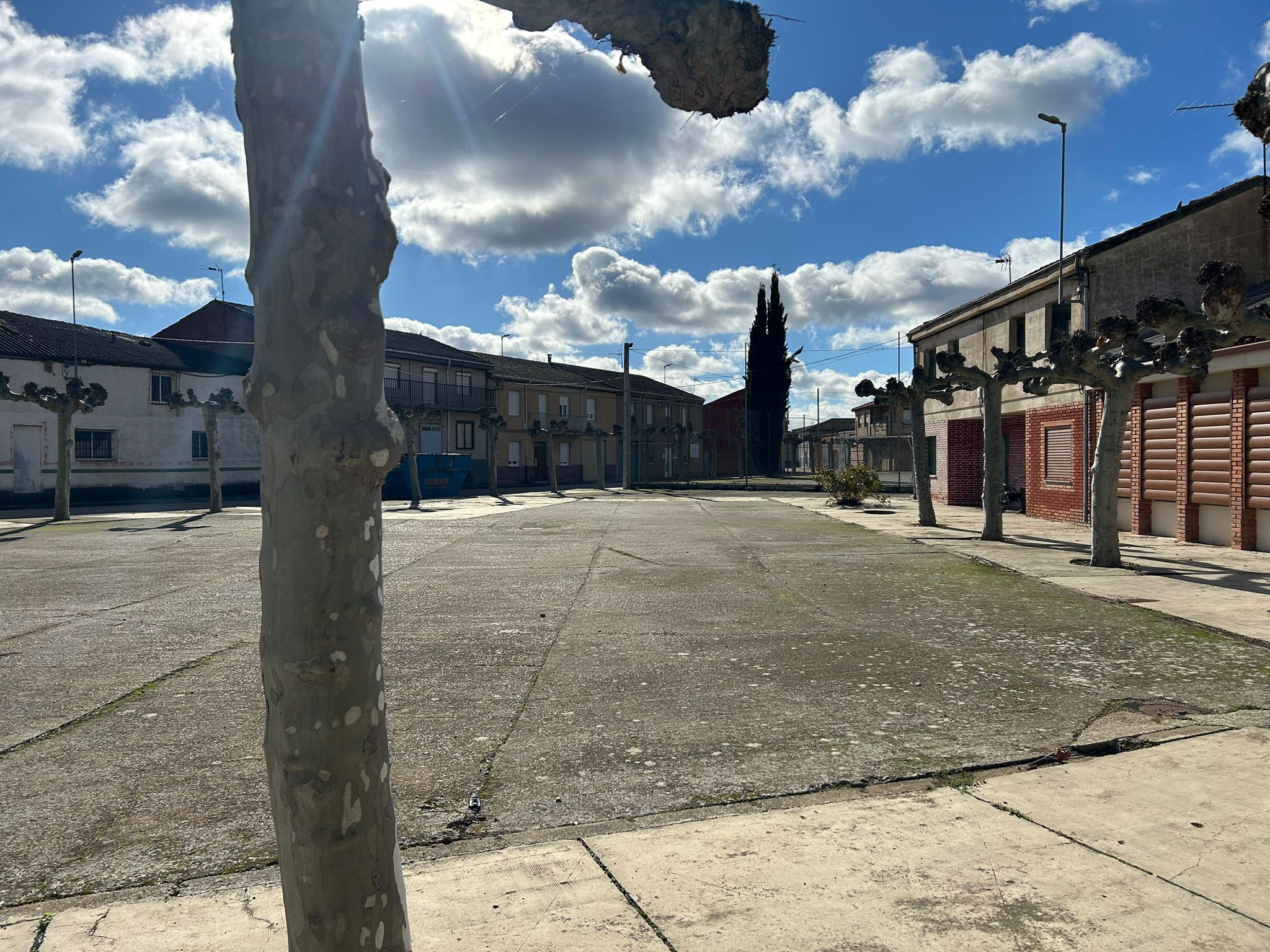 Plaza de la Constitución, donde también se encuentra la futura guardería. | L.N.C.