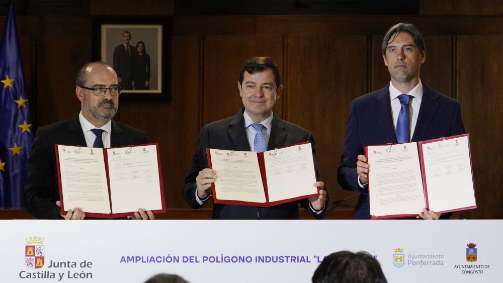 Mañueco presentó junto a los alcaldes de Ponferrada y Congosto la obra en los accesos de La Llanada. | ICAL