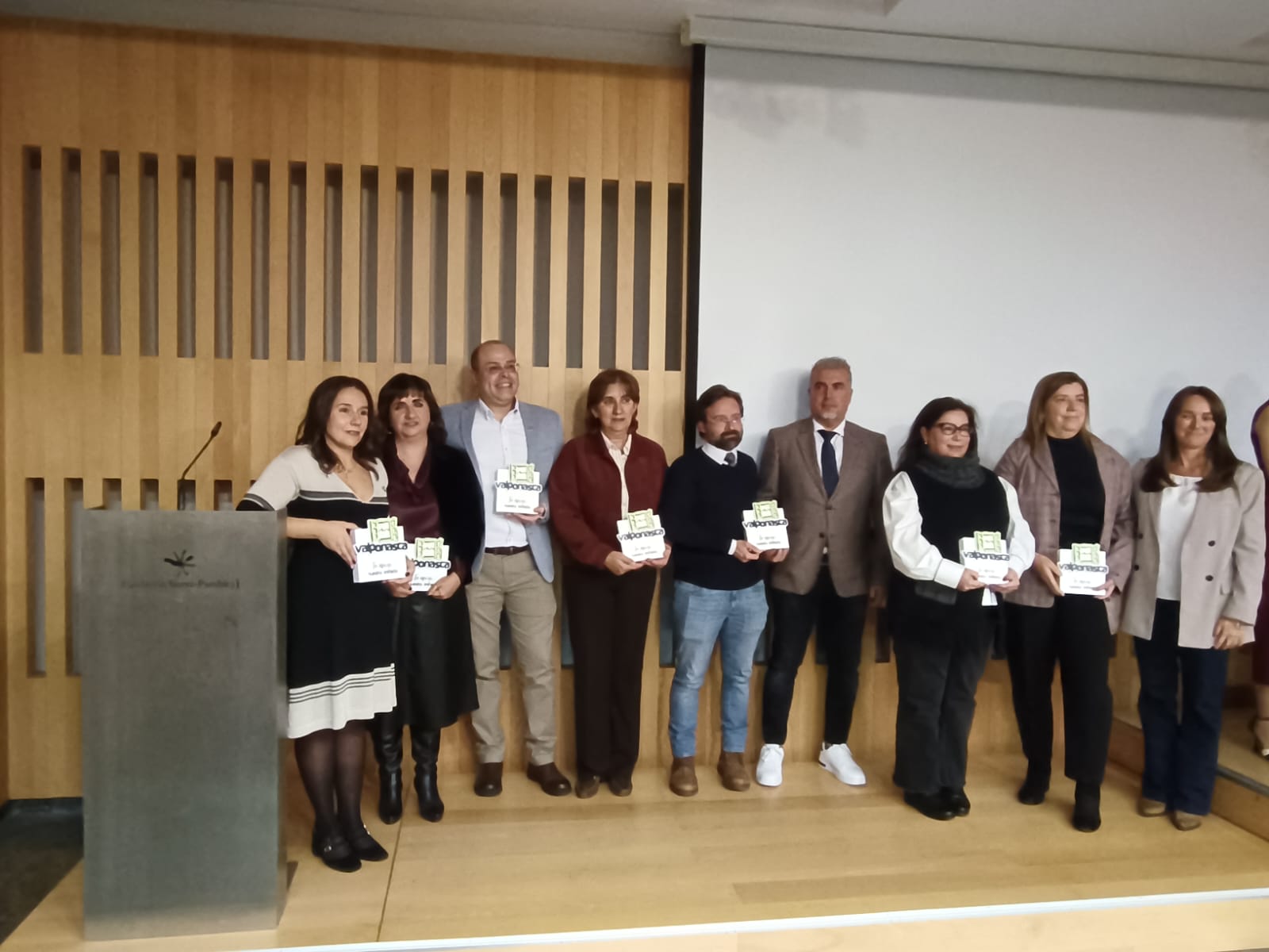 Foto de familia de los participantes en el acto de Valponasca | L.N.C.