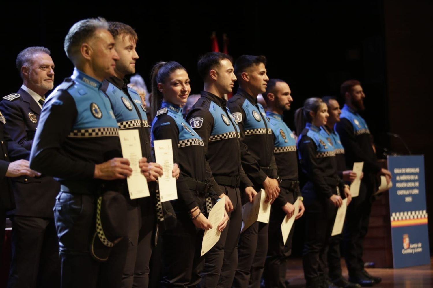 Un instante del acto de entrega de las Medallas al Mérito de la Policía Local celebrado en el Auditorio Ciudad de León | FERNANDO OTERO