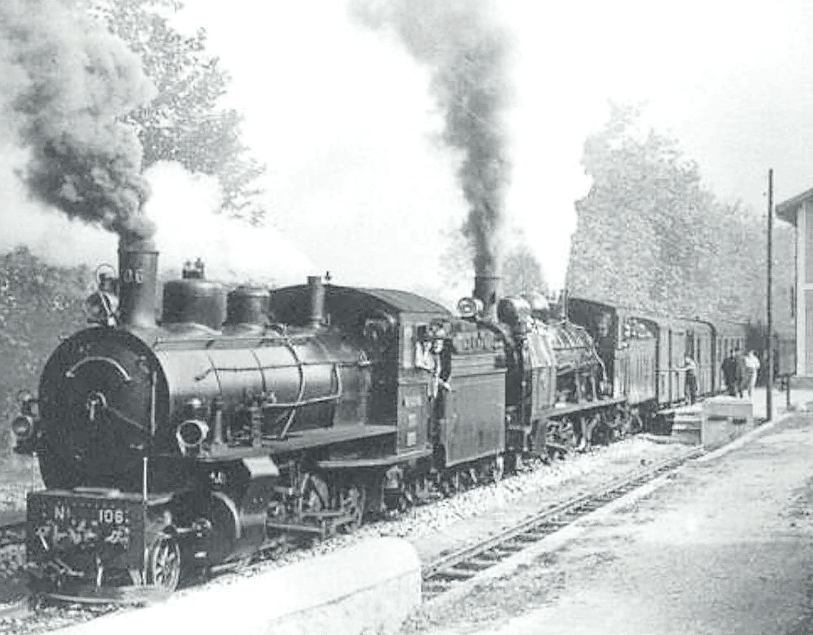 La historia del centenario ramal del Ferrocarril del Torío, el popular Tren de Matallana, protagoniza la ponencia del profesor Javier Revilla en Sabero. | MSM