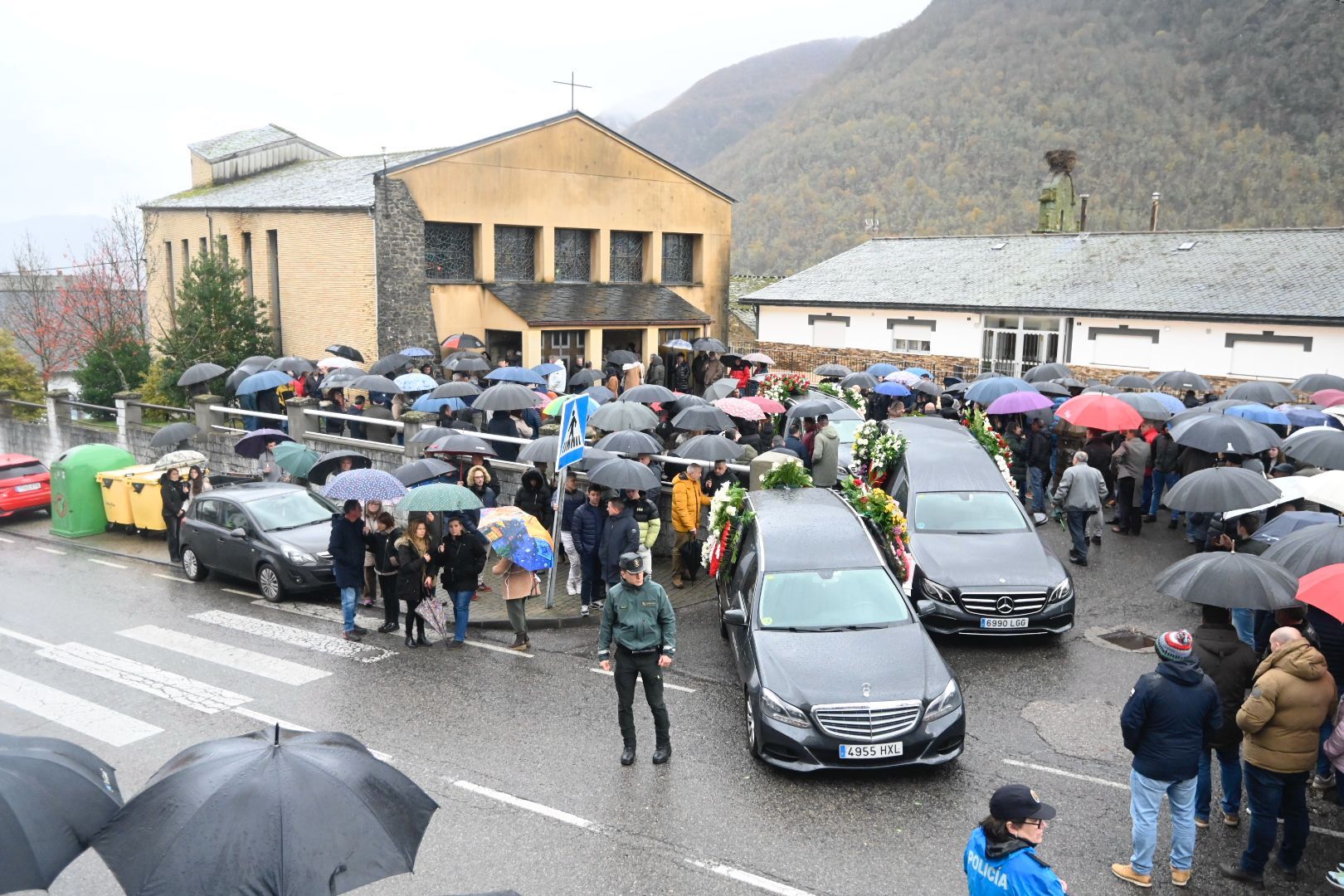 Caboalles de Abajo despide al minero fallecido en el accidente de Cangas del Narcea. | SAÚL ARÉN