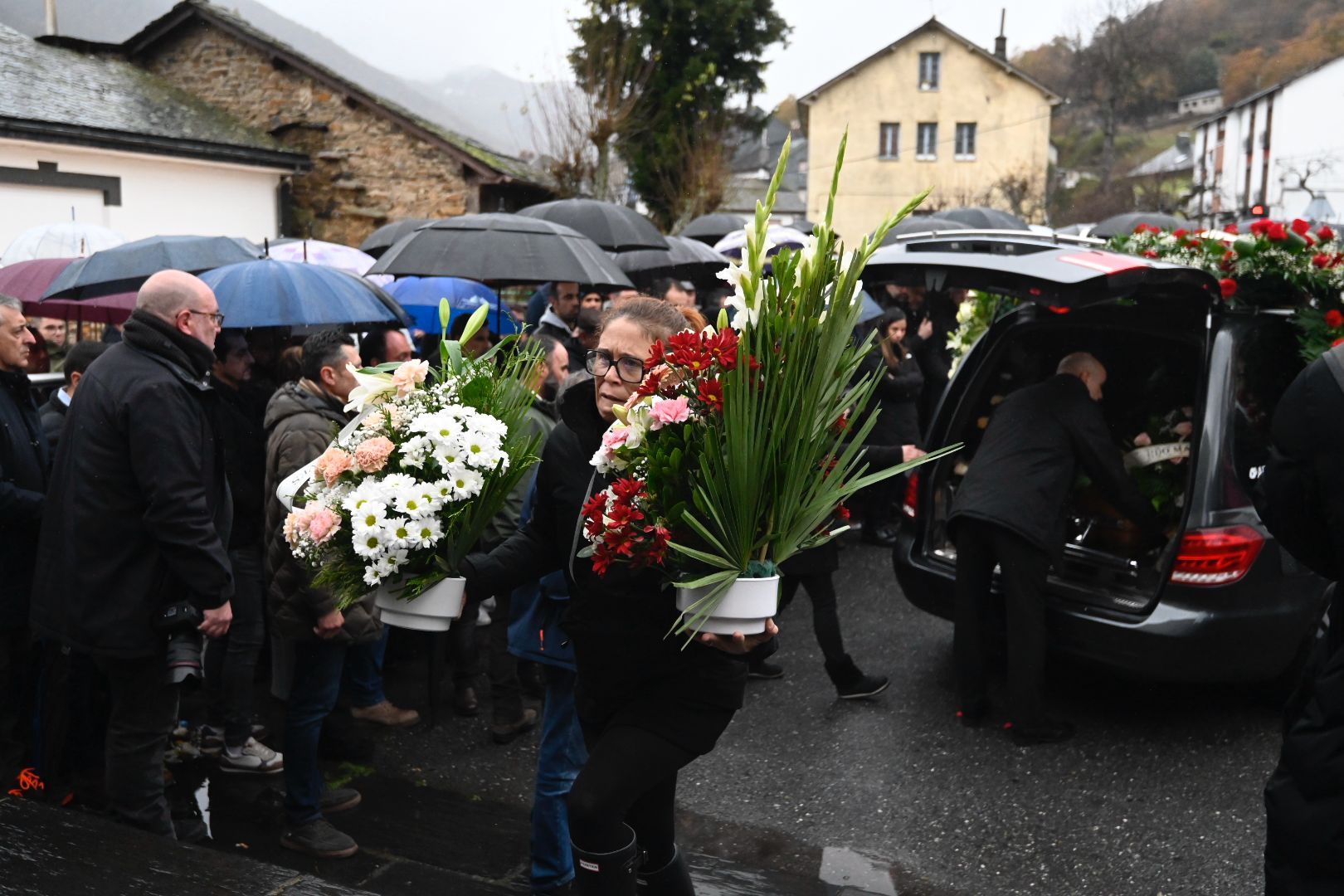 Caboalles de Abajo despide al minero fallecido en el accidente de Cangas del Narcea. | SAÚL ARÉN