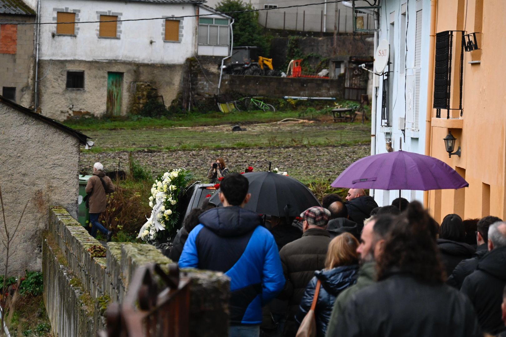 Caboalles de Abajo despide al minero fallecido en el accidente de Cangas del Narcea. | SAÚL ARÉN