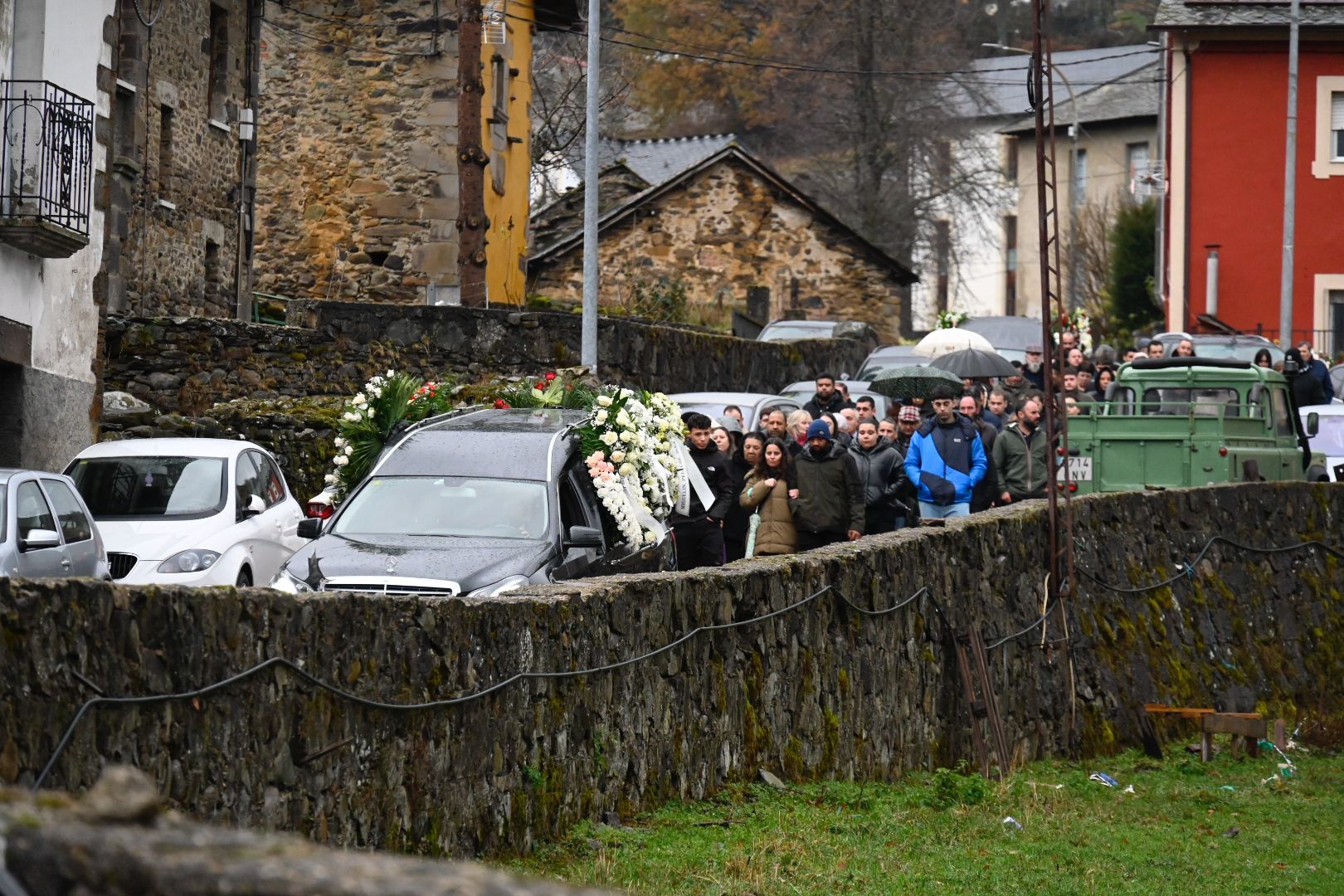 Caboalles de Abajo despide al minero fallecido en el accidente de Cangas del Narcea. | SAÚL ARÉN